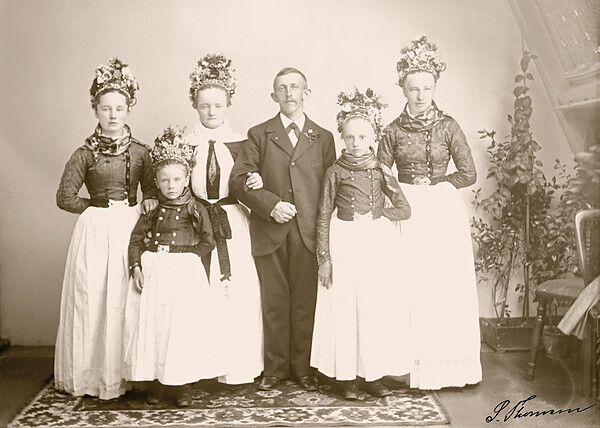 S&oslash;nderho, Fan&oslash;: Gj&oslash;sses Hans og Smeds Ablen. Bryllupsbillede 10/7 1896